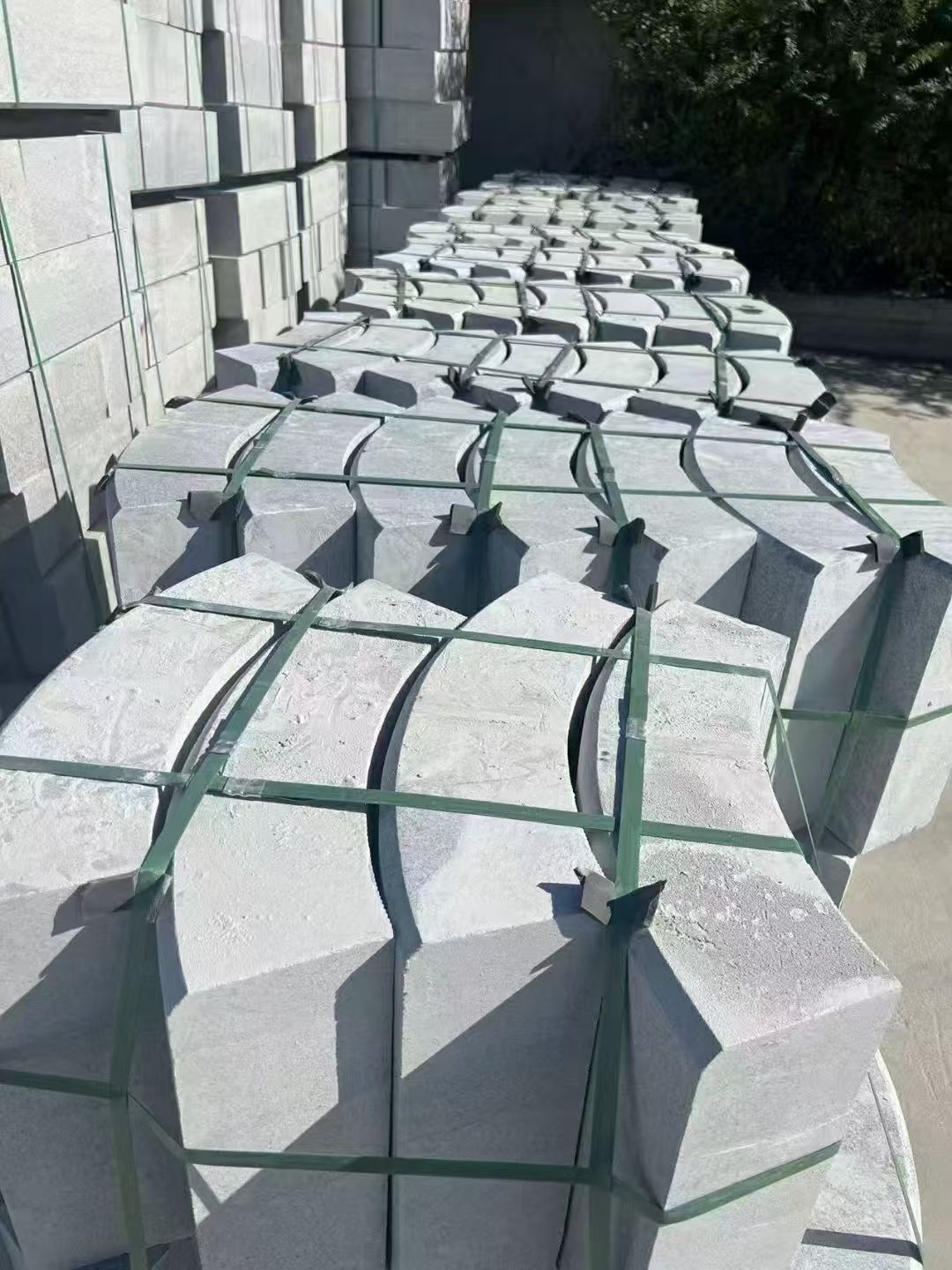 盐城 芝麻灰弧形路沿石