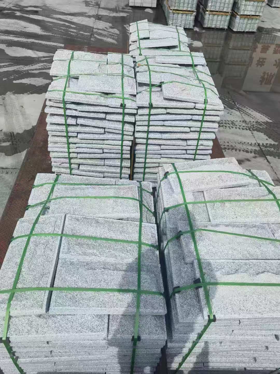 盐城 芝麻白蘑菇石装车出货