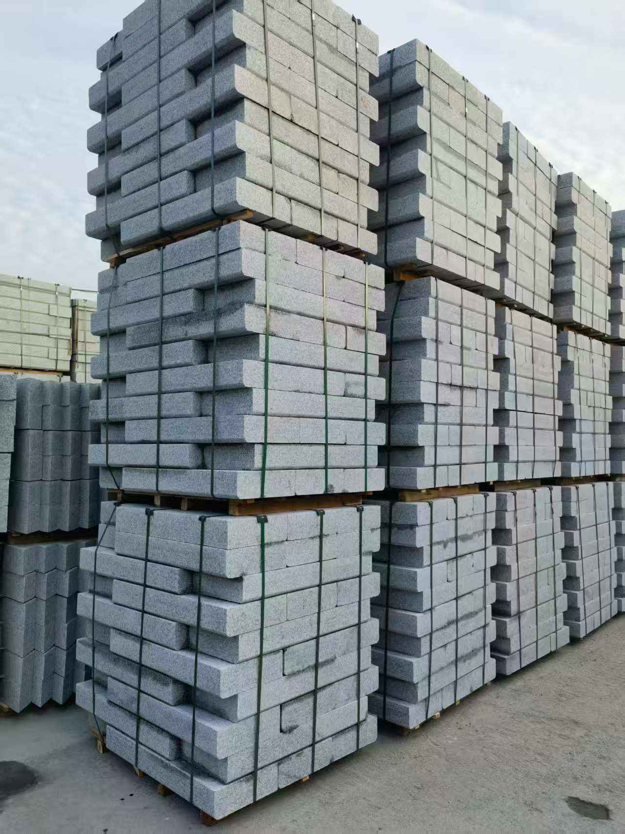 盐城 路沿石（路侧石），颜色一致，尺寸标准