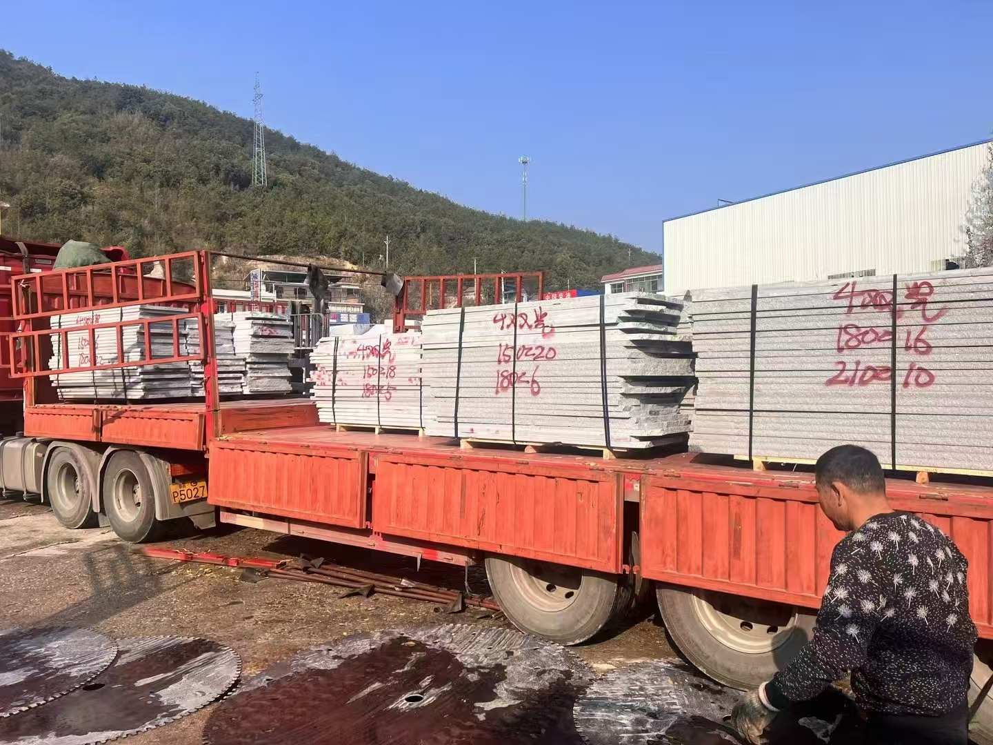 盐城 芝麻灰花岗岩光面毛板出货日常